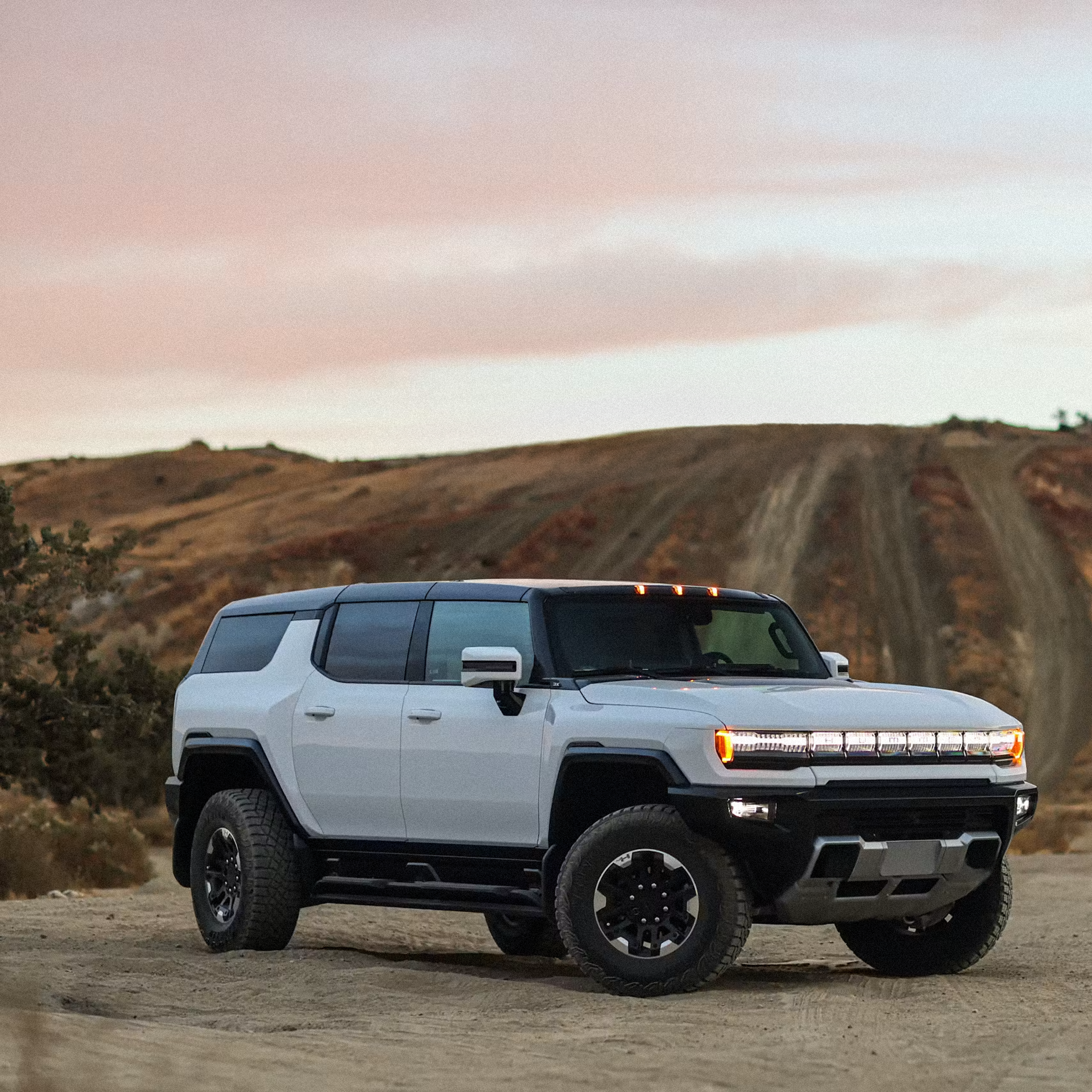 2025 GMC Hummer EV SUV 3X — photo 2